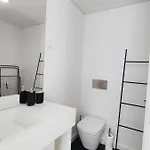 Amazing Stylish W Ac Balcony Elevator Apartment *
