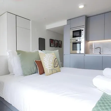 Amazing Stylish W Ac Balcony Elevator Apartment Lisbon