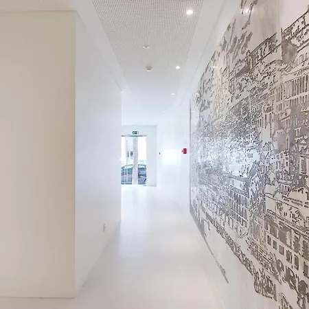 Amazing Stylish W Ac Balcony Elevator Apartmán