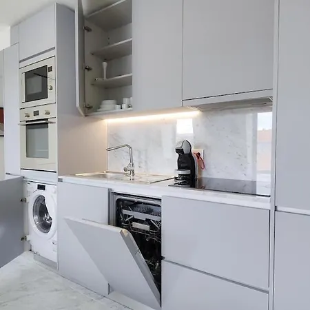 Amazing Stylish W Ac Balcony Elevator Apartment Lisbon