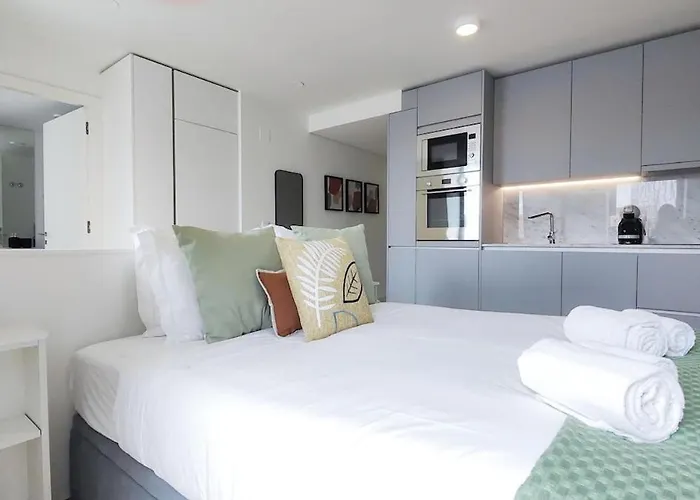 Amazing Stylish W Ac Balcony Elevator Апартаменти Лісабон