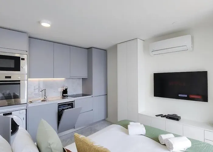 Апартаменти Amazing Stylish W Ac Balcony Elevator Лісабон