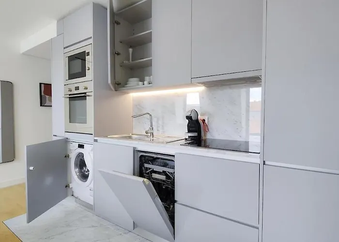 Amazing Stylish W Ac Balcony Elevator Апартаменти Лісабон