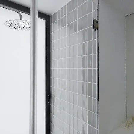 Lägenhet Amazing Stylish W Ac Balcony Elevator