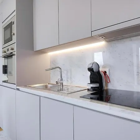 Lägenhet Amazing Stylish W Ac Balcony Elevator *